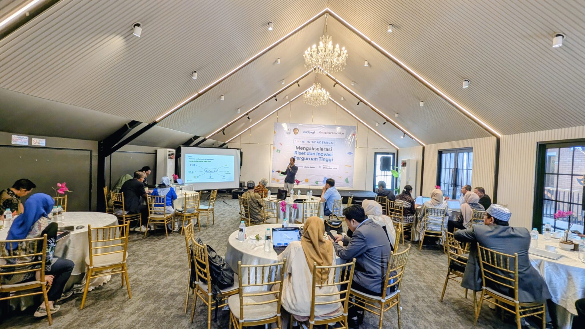 Suasana Diskusi Round Table AI in Academics